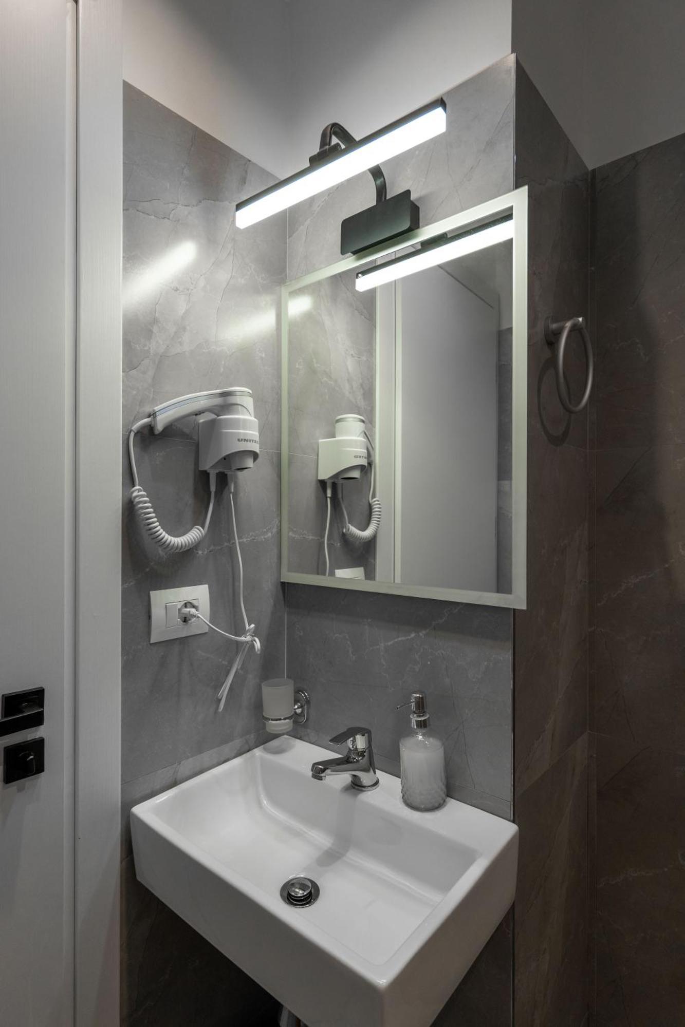 Twins Hotel Ksamil Bagian luar foto
